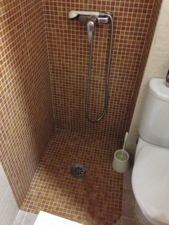 Sehr kleine Dusche Ahoi! Urban Beach Hotel