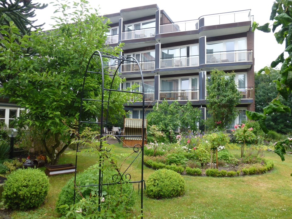 Hotel vom Garten aus Hotel Wehrburg