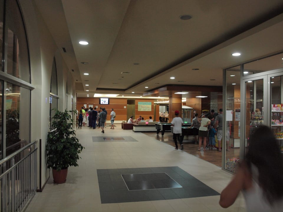 Hol ze sklepami Sol Luna Bay