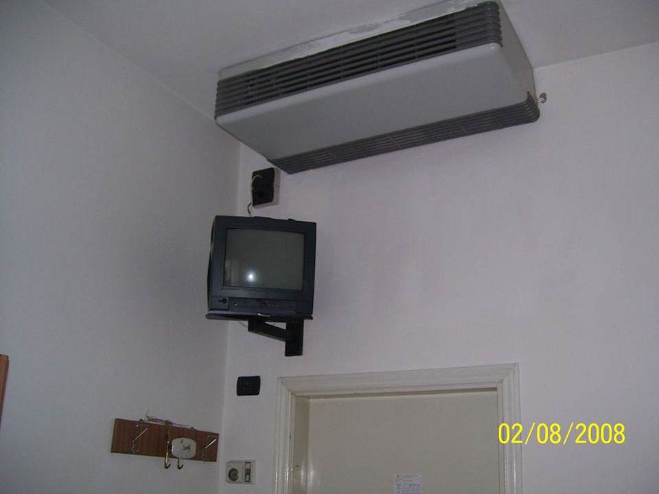 TV und Klimaanlage Hotel Pascoli