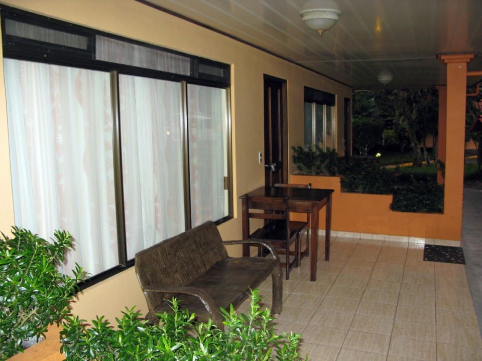 Bank auf der Terrasse Hotel Los Lagos