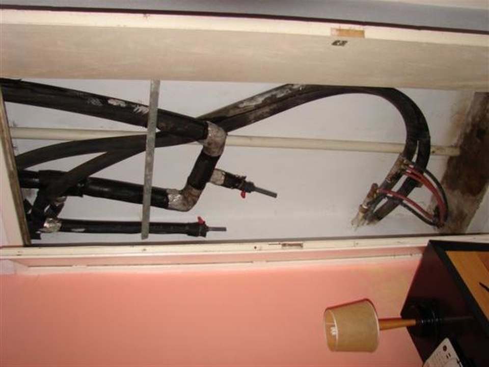 Abwasserrohrsystem im Schrank Hotel Jagua Affiliated by Meliá