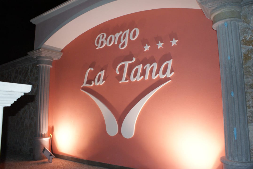 Insegna Hotel  Hotel Borgo La Tana