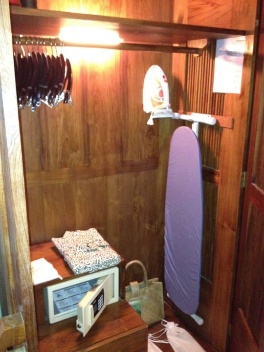 Beleuchteter Kleiderschrank Maya Ubud Resort & Spa Bali