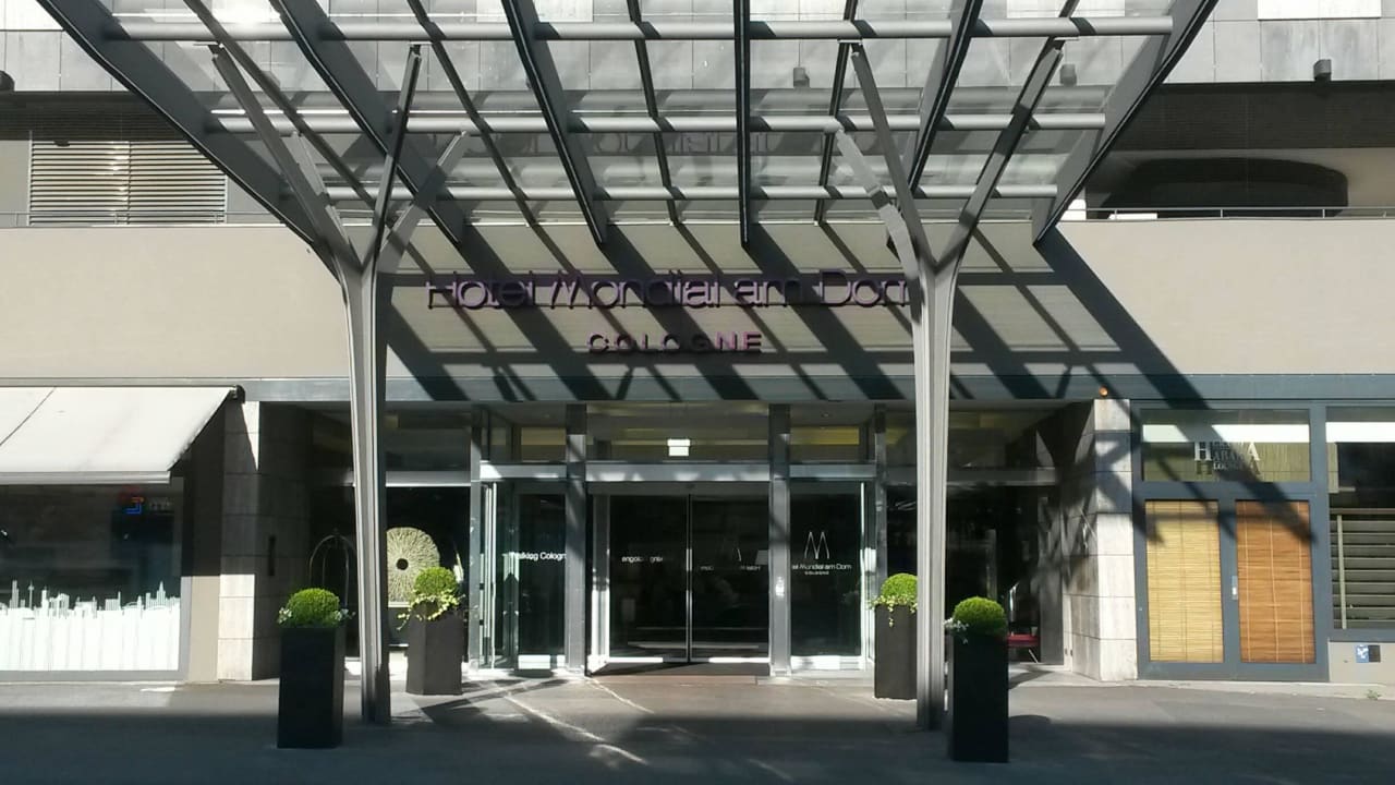 Hoteleingang Hotel Mondial am Dom Cologne- MGallery