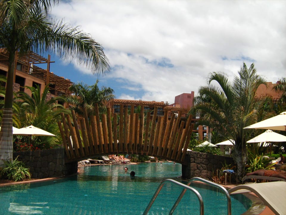 Brücke über den "ruhigen Fluss" Lopesan Baobab Resort