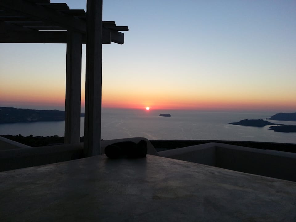 Sonnenuntergang auf der Terrasse Aegagros Caldera Houses
