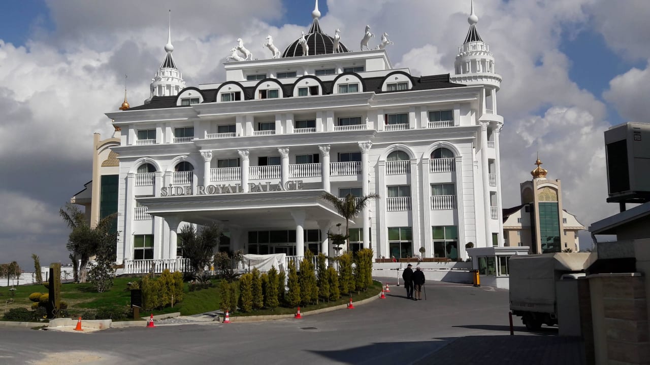 Eingang Hotel Side Royal Palace Hotel & Spa