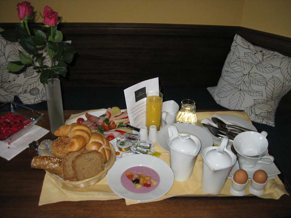 Großartiges Zimmerfrühstück Hotel Hahnbaum