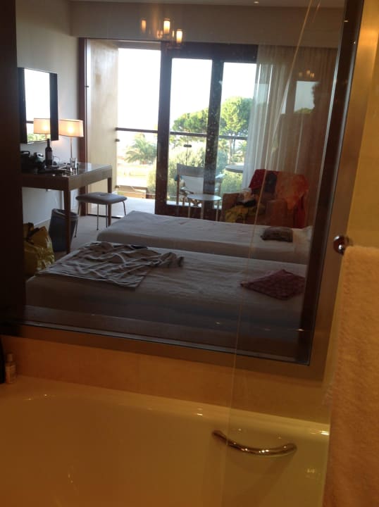 Blick vom Bad durchs Zimmer auf`s Meer Kernos Beach Hotel & Bungalows