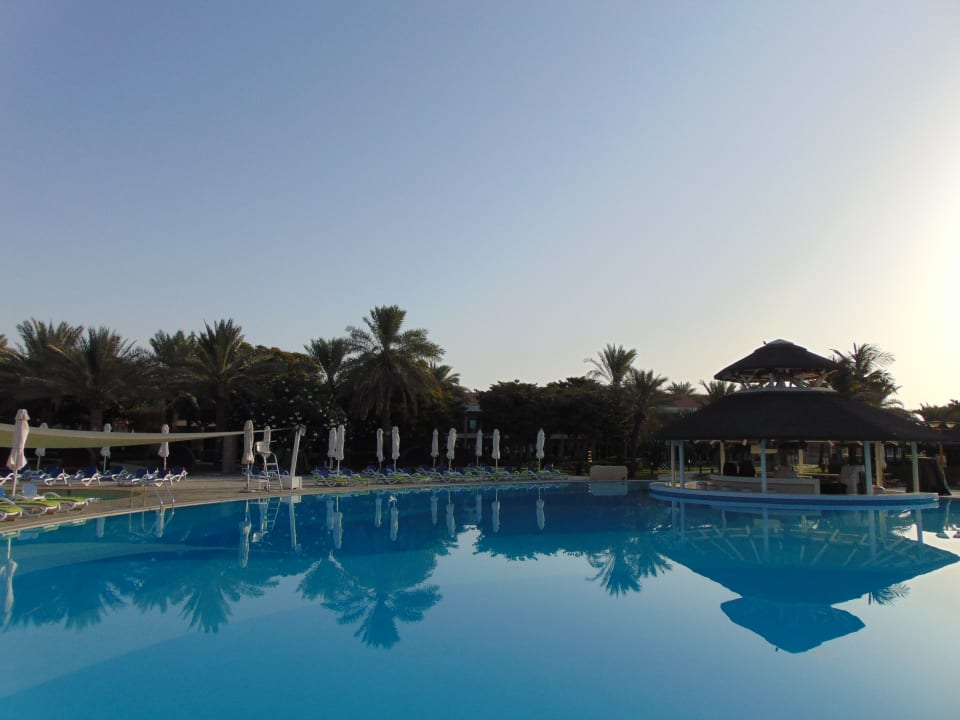 Pool Fujairah Rotana Resort & Spa