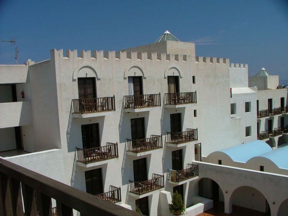 Teil eines Innenhofes TUI BLUE Oceanis Beach and Spa Resort