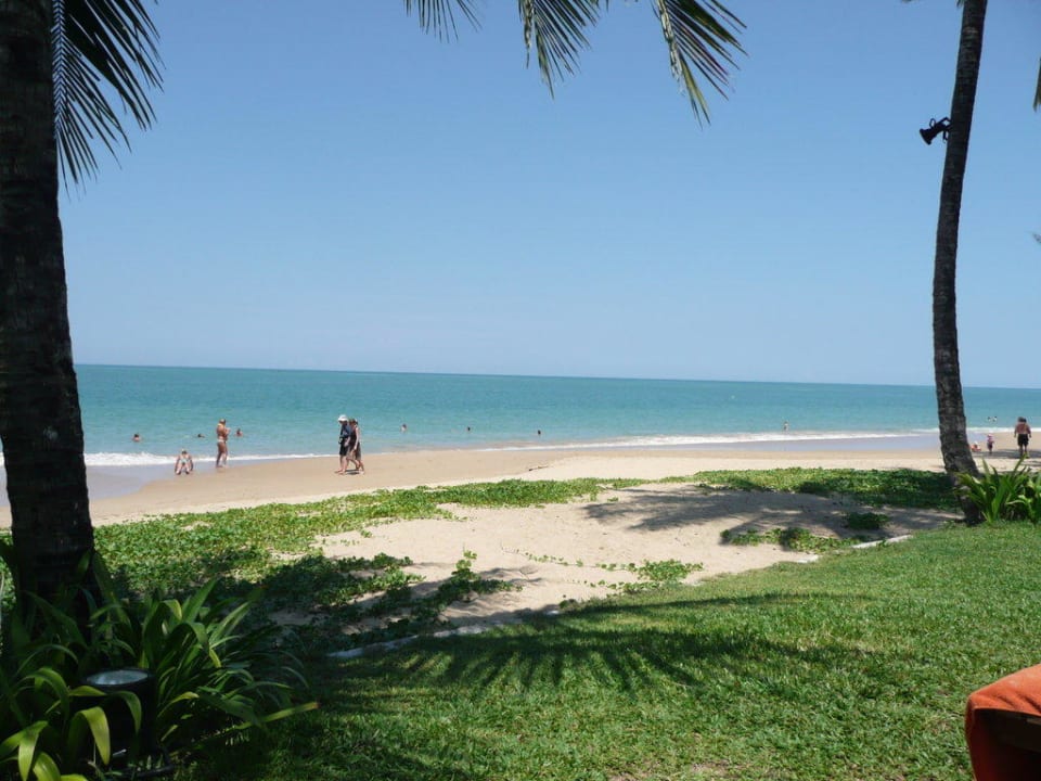 Blick auf Sunset Beach Khao Lak Bayfront Resort