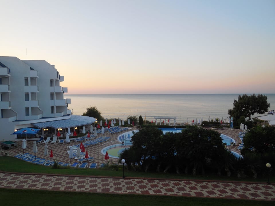 Pool und Meer Hotel Sineva Beach