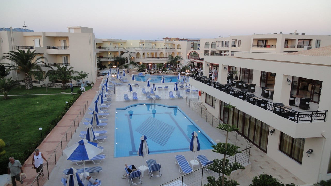 Neuer Pool Vantaris Palace