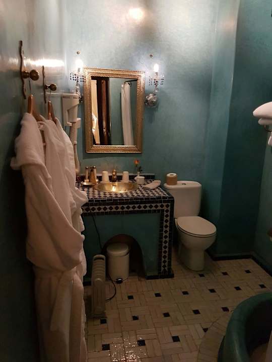 Bad, Blick auf Waschbecken Riad le Clos des Arts