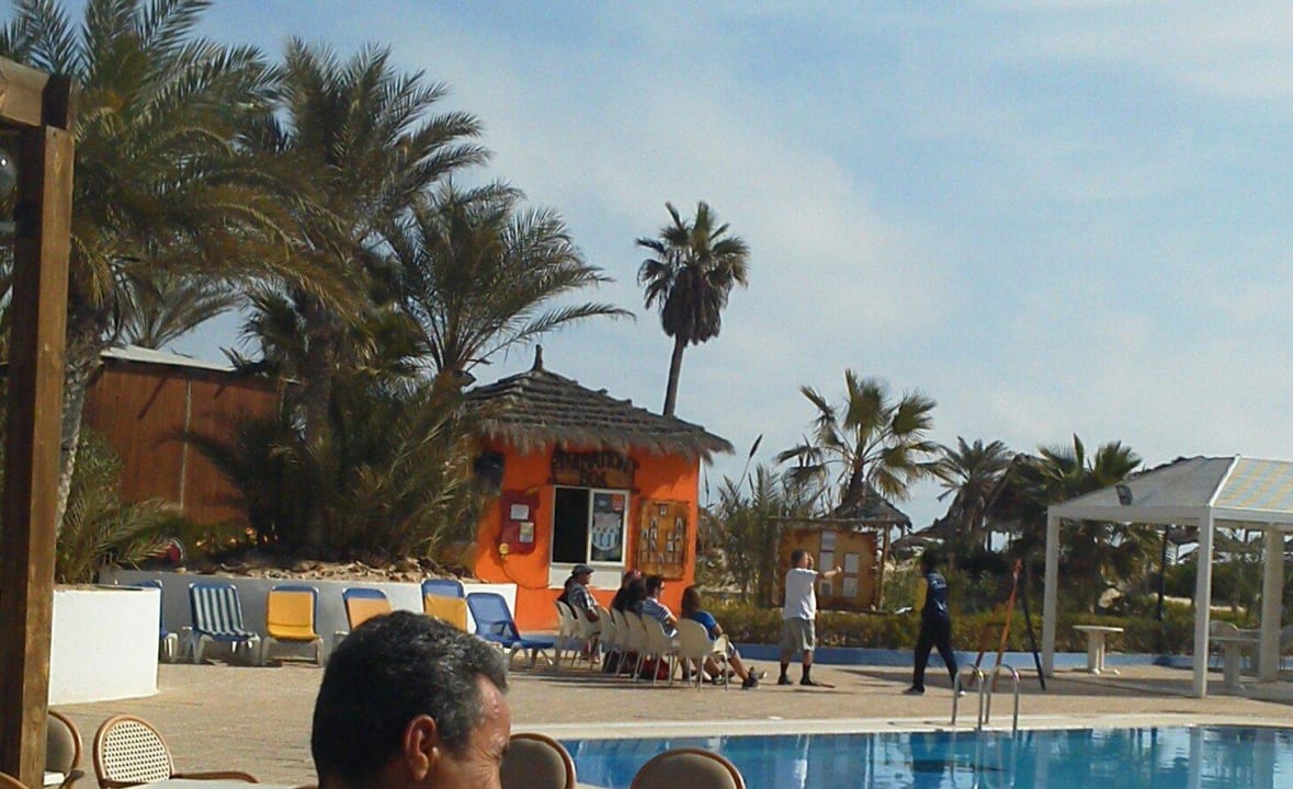 Dart-Animation am Pool Caribbean World Thalasso Djerba