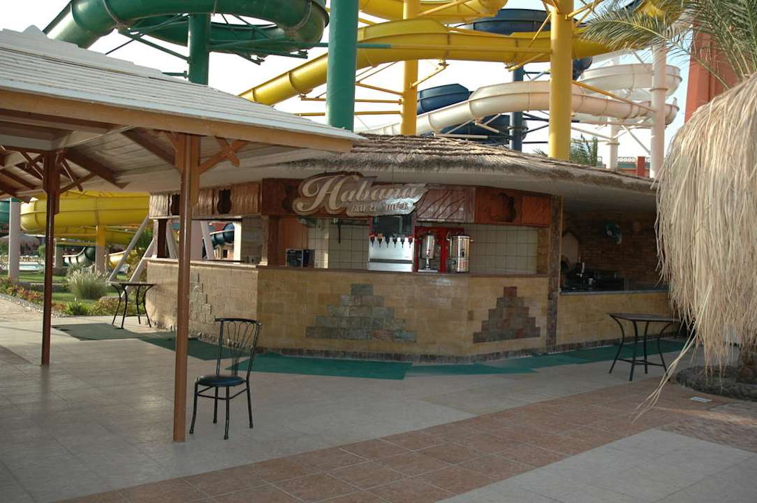Poolbar Sansibar, wo es auch Snacks gibt Pickalbatros Aqua Park Resort - Hurghada