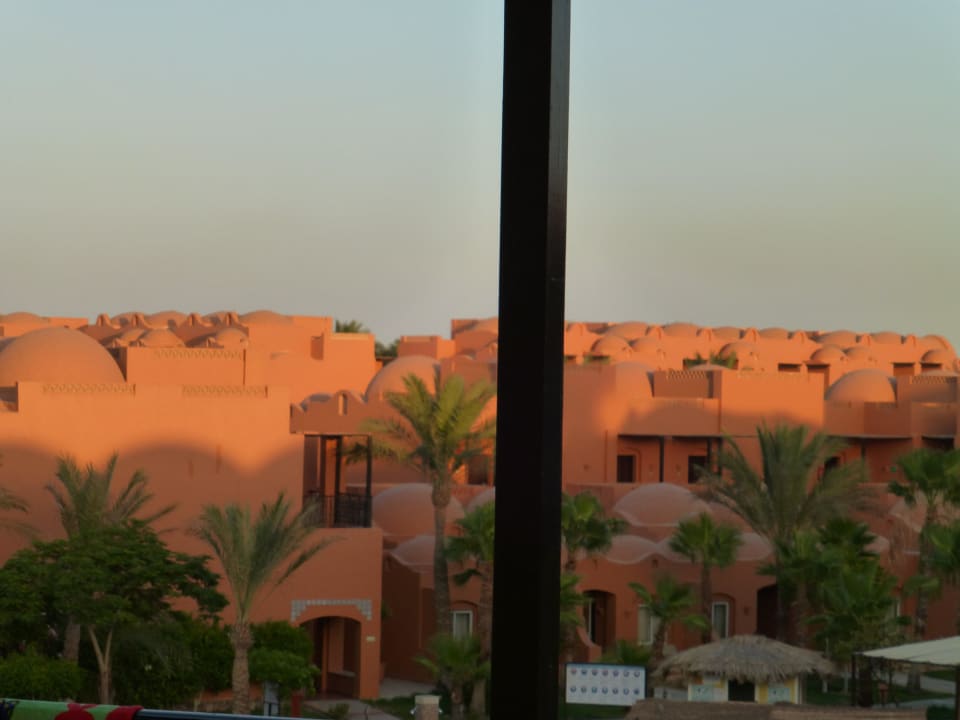 Hotelanlagen von der obersten Etage Jaz Makadi Oasis Resort