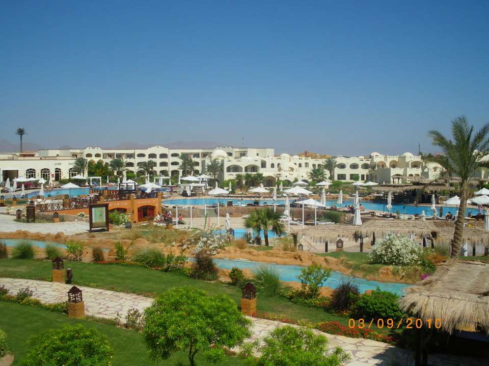 Blick zur Poolanlage Regency Plaza Aqua Park & Spa