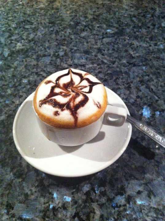 Cappuccino im Tamraya Café Pickalbatros Alf Leila Wa Leila Resort - Neverland Hurghada