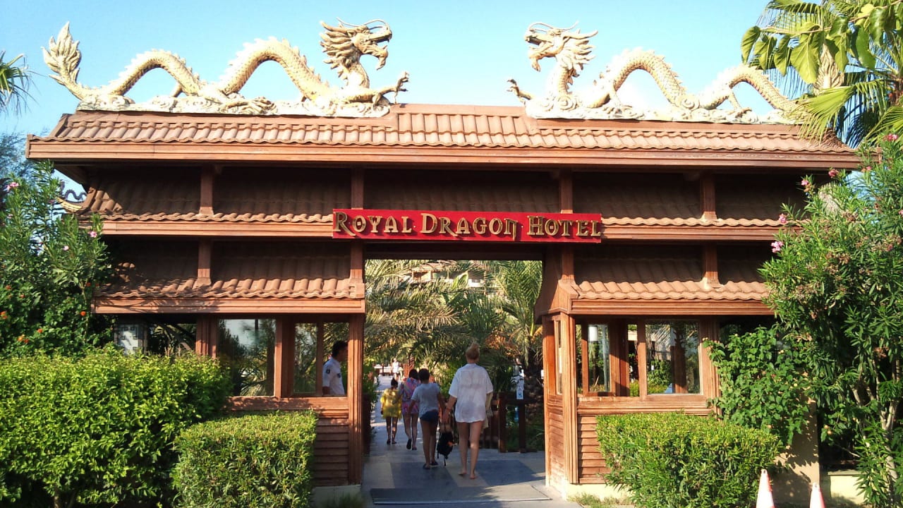 Eingang vom Strand Hotel Royal Dragon