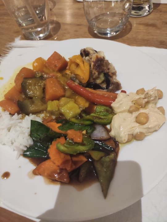 Gastro Serry Beach Resort