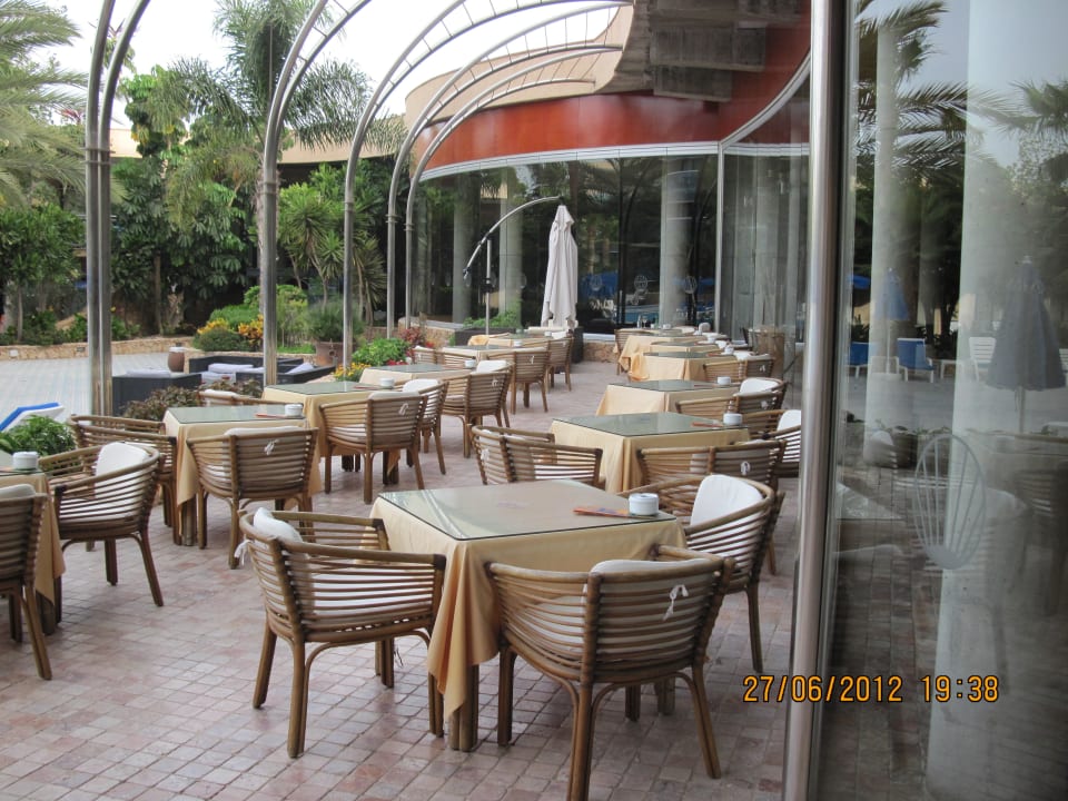 Außenanlage des Restaurants MUR Hotel Faro Jandia & Spa Fuerteventura