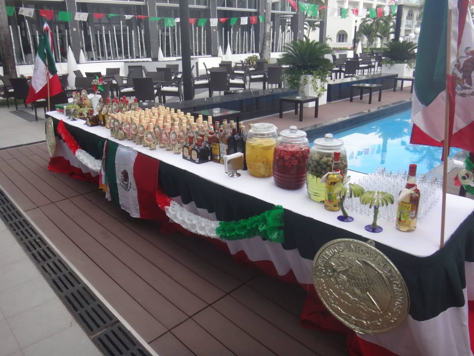 Vorbereitung zum mexikansischen Feiertag  Hotel Riu Palace Mexico