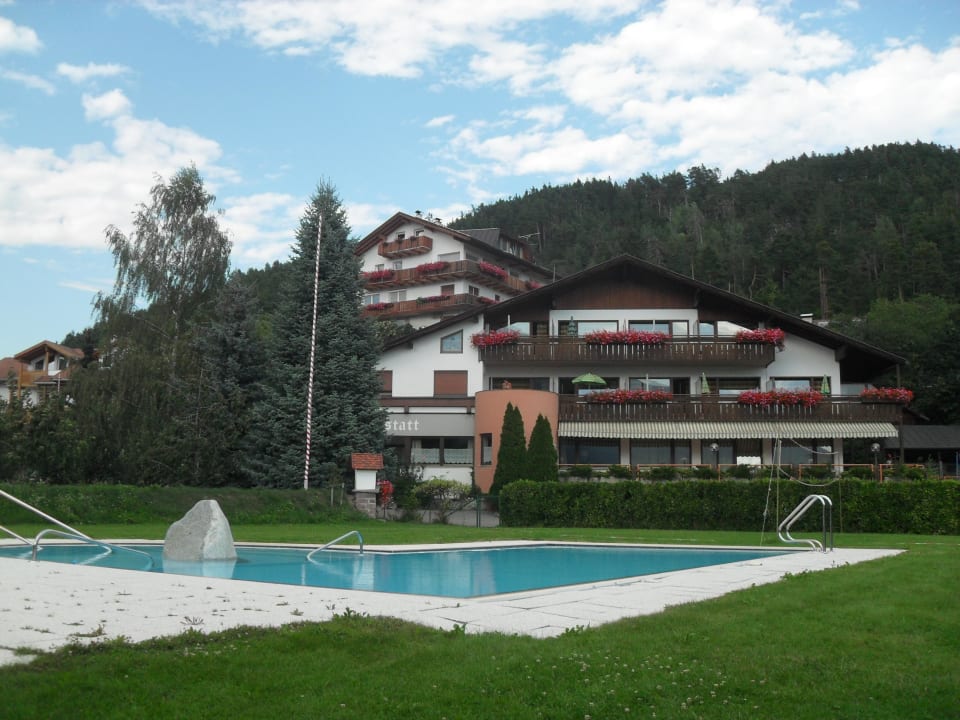 Pool und Garten mit Hotel Hotel Hofstatt