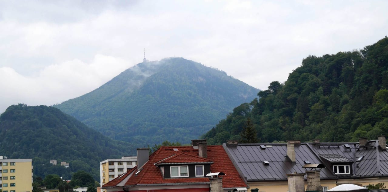 Vom Fenster der Blick nach aussen Dorint City-Hotel Salzburg