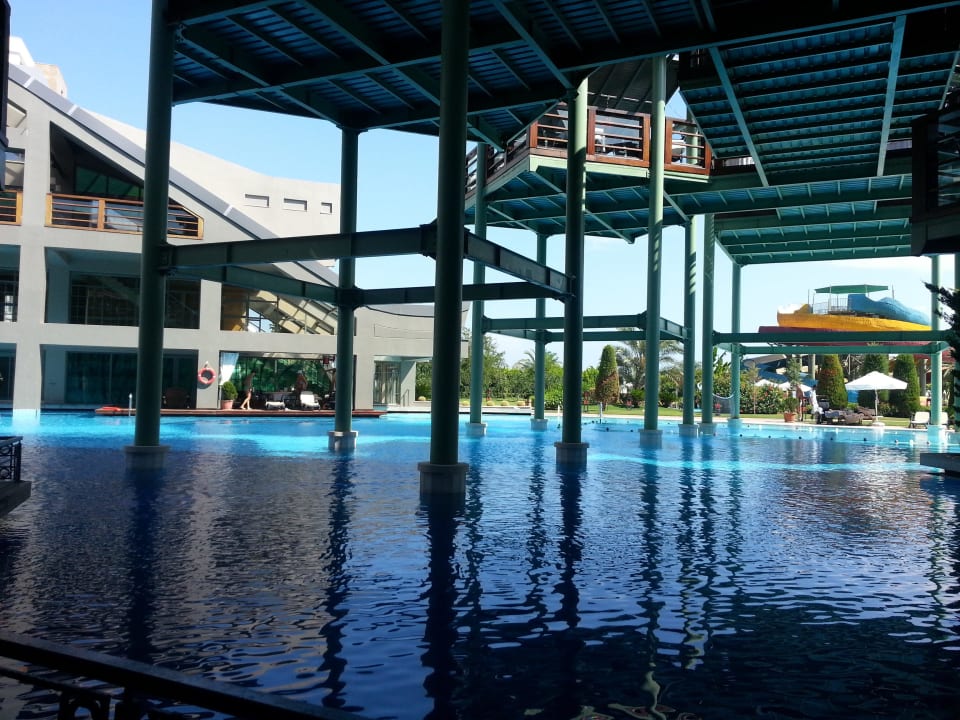  Restaurant auf Stelzen  Limak Lara Deluxe Hotel & Resort