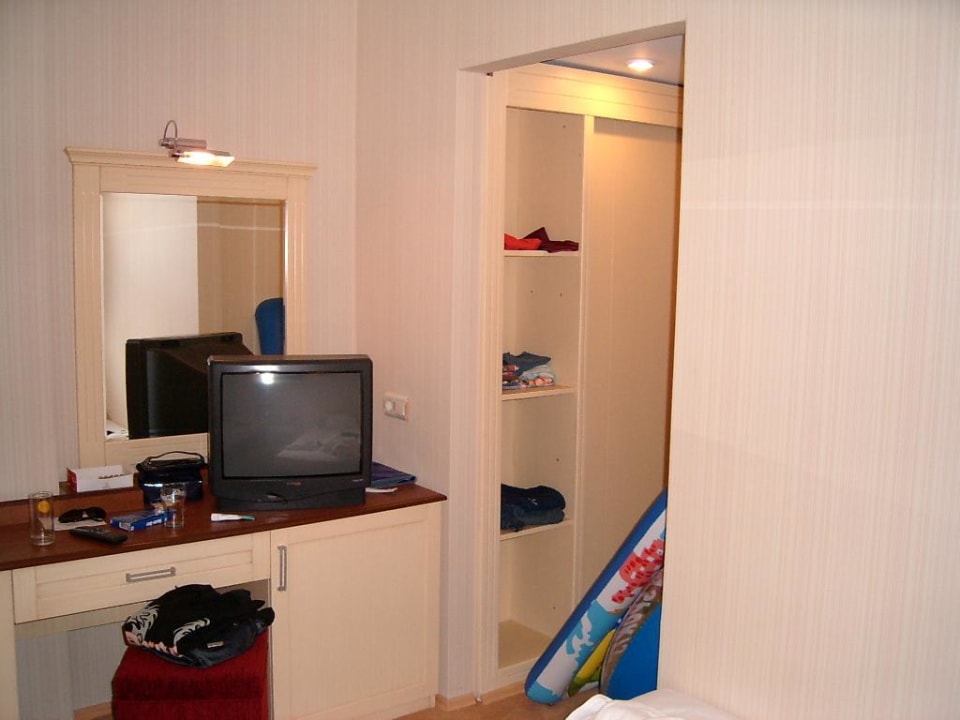 Familienzimmer 4106 vorderer Raum  Blick zum Durchgang Hane Family Resort