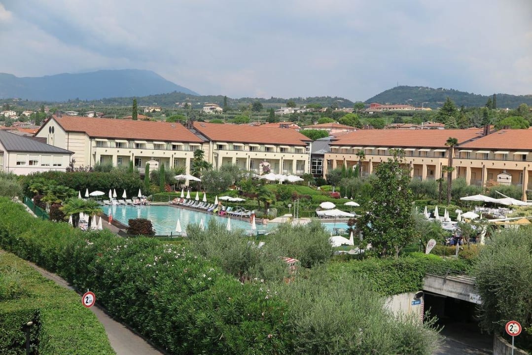 Außenansicht Hotel und Pool Hotel Caesius Therme & Spa Resort