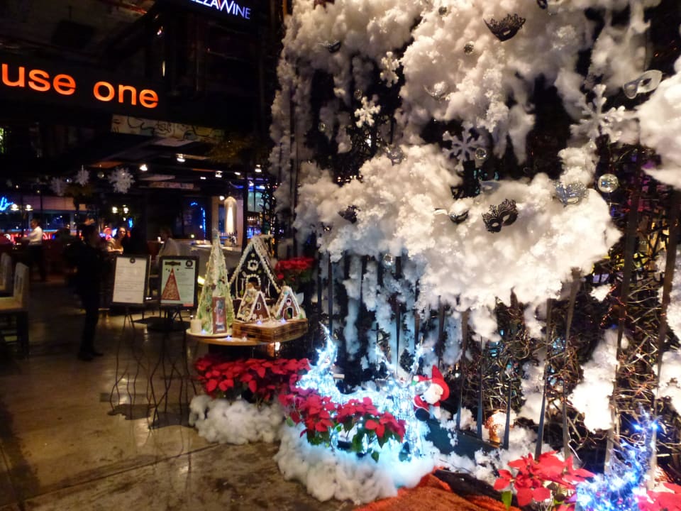 Eingangsbereich mit  Weihnachtsdeko Siam@Siam Design Hotel Bangkok