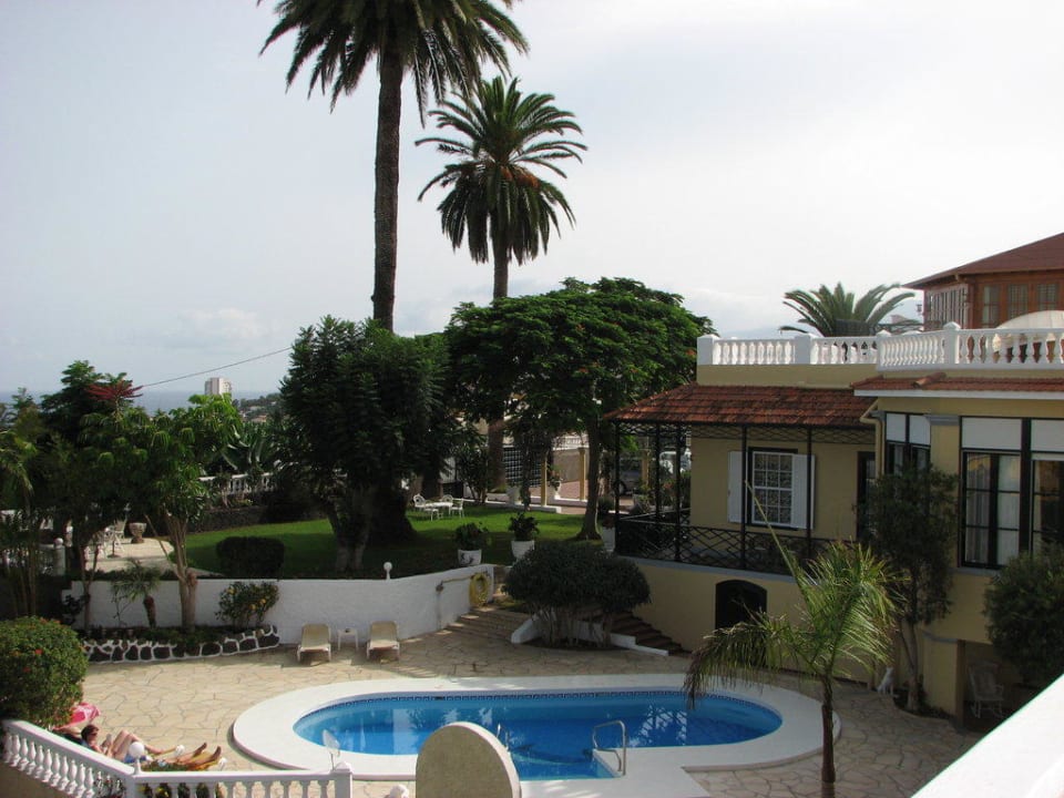 Poolanlage mit Garten Villa Rosalva