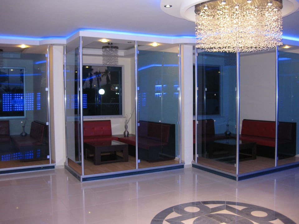 Der Eingang Blue Diamond Alya