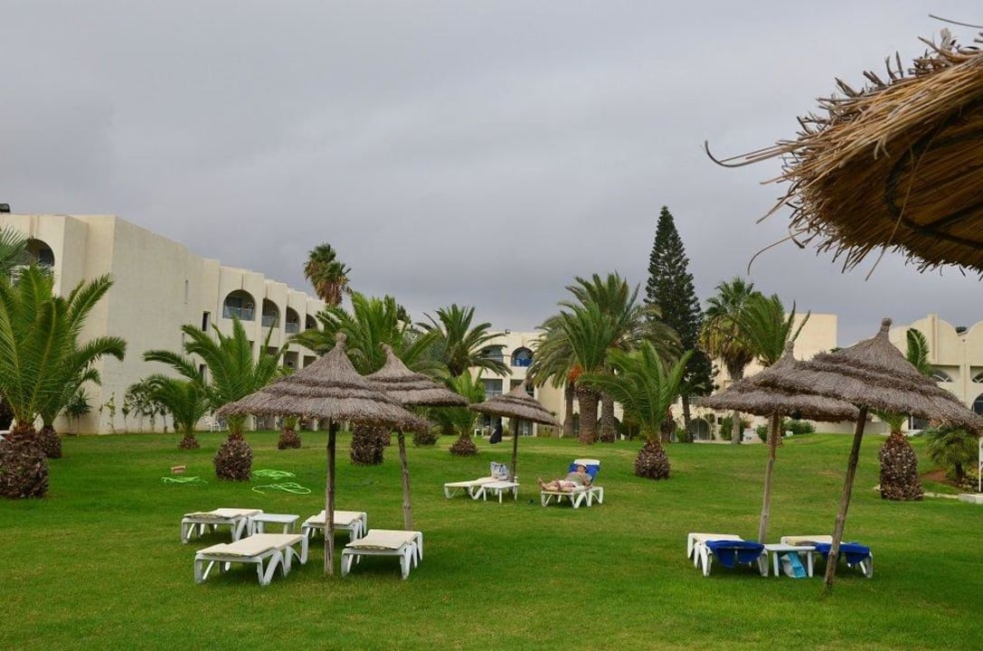Großzügige Liegewiese Iberostar Selection Diar El Andalous