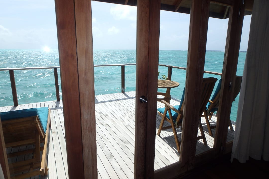 Blick vom Schlafzimmer Meeru Maldives Resort Island
