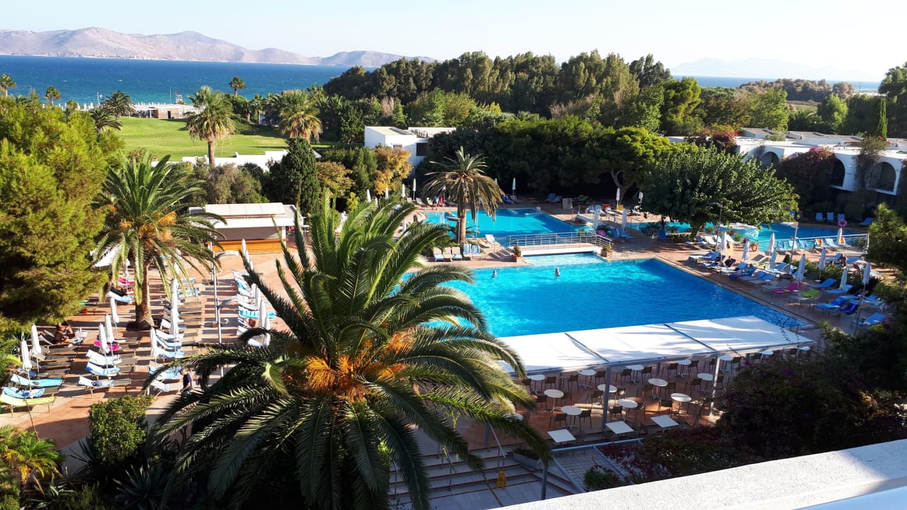 Pool Caravia Beach Hotel