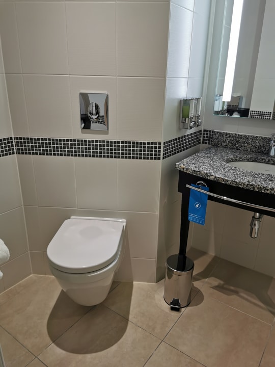 Zimmer Hampton by Hilton London Waterloo