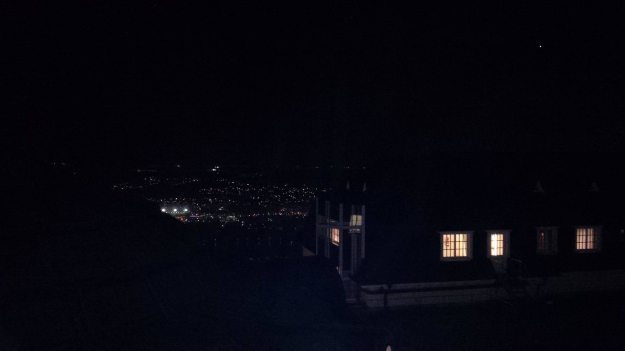 Blick aus dem Zimmer am Abend Steigenberger Icon Grandhotel Petersberg