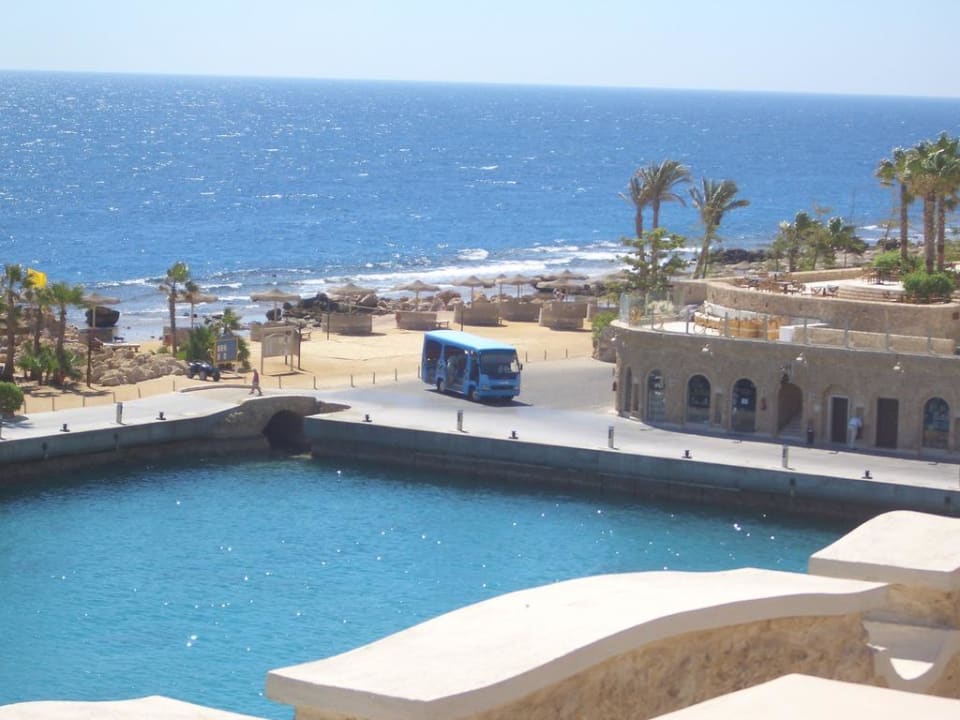 Hafen mit Hotel Bus Pickalbatros Citadel Resort