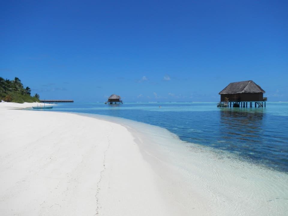 Strand mit Honeymoon Suites Meeru Maldives Resort Island