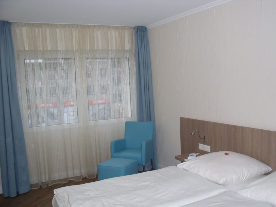 Zimmer 212 Hotel Vier Jahreszeiten Lübeck