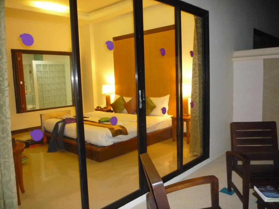 Deluxe Zimmer - Blick vom Balkon nach drinnen Khaolak Orchid Beach Resort