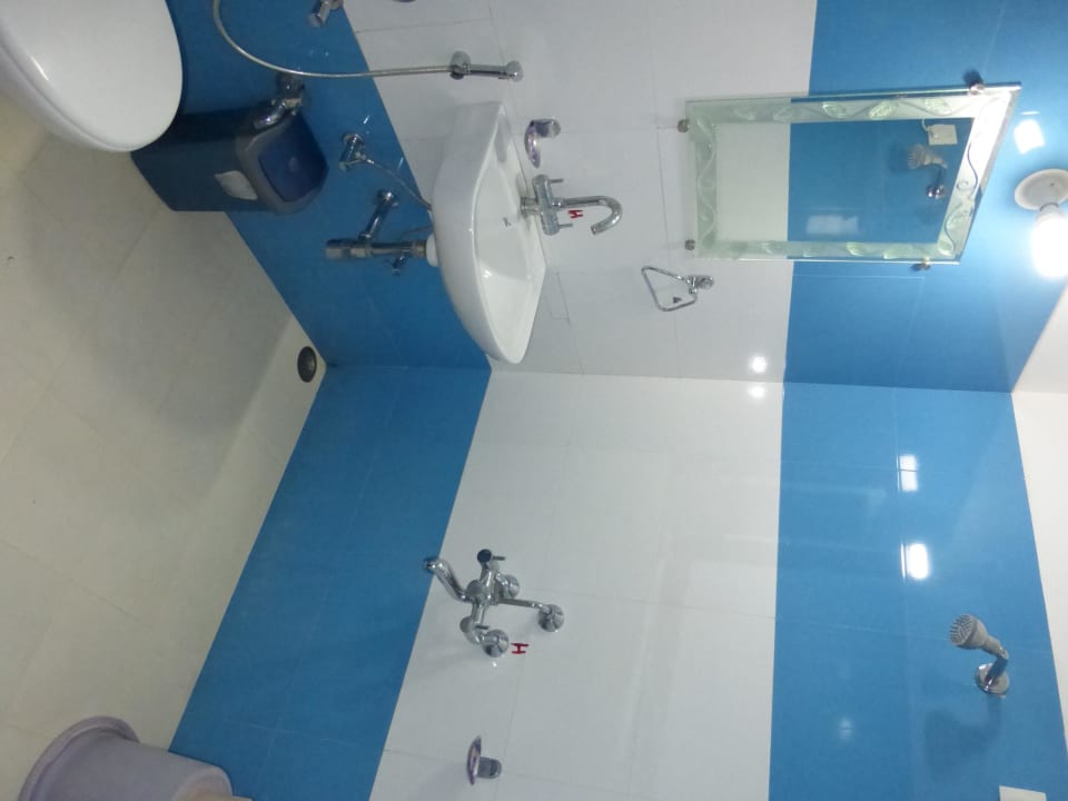 Bad Hotel Chandra Hill Resort