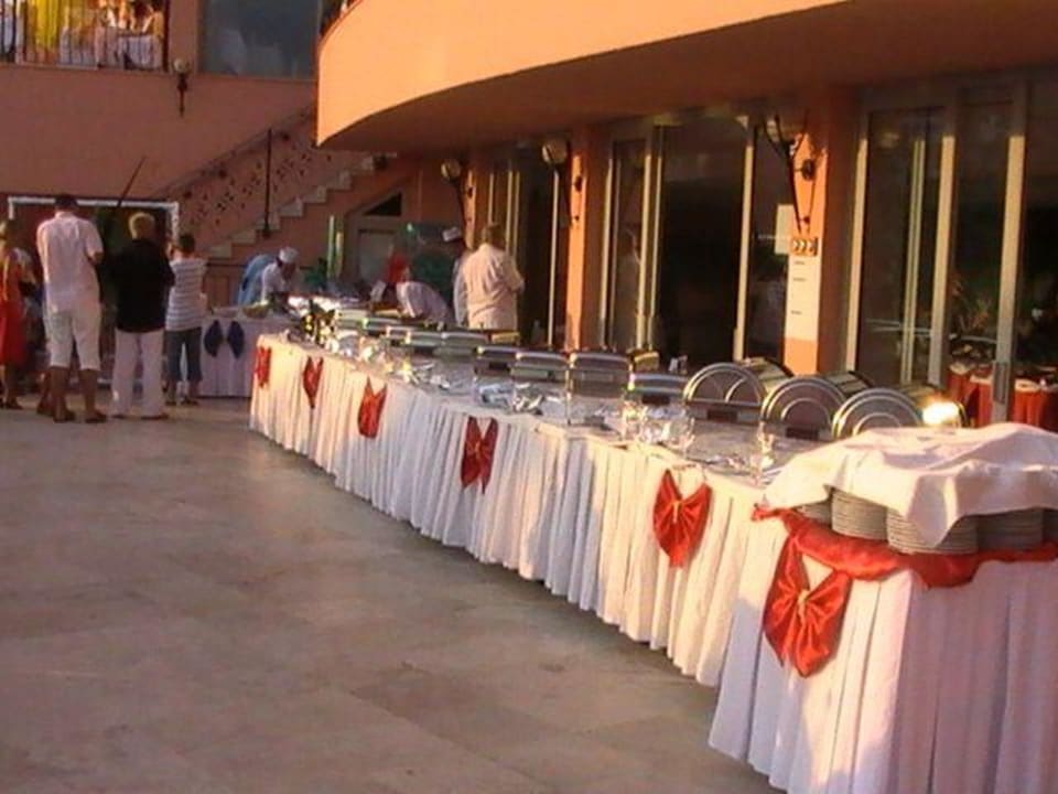 Buffet Royal Atlantis Beach Hotel