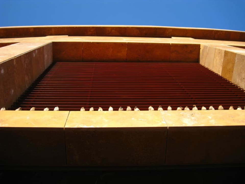 Spatzen über der Aussenterrasse Voyage Belek Golf & Spa