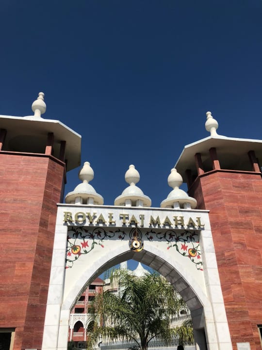 Außenansicht Royal Taj Mahal Hotel